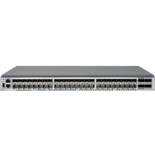 Brocade G620 Switch with 24x 32 Gbps SWL SFP+ transceiver